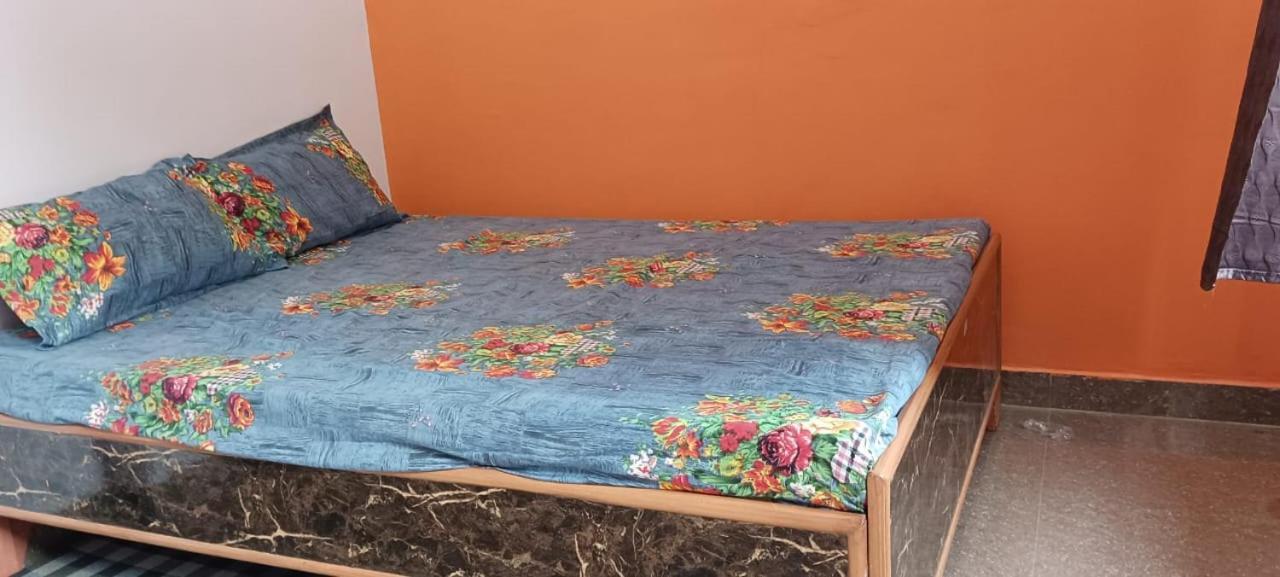 Laxman Guest house *